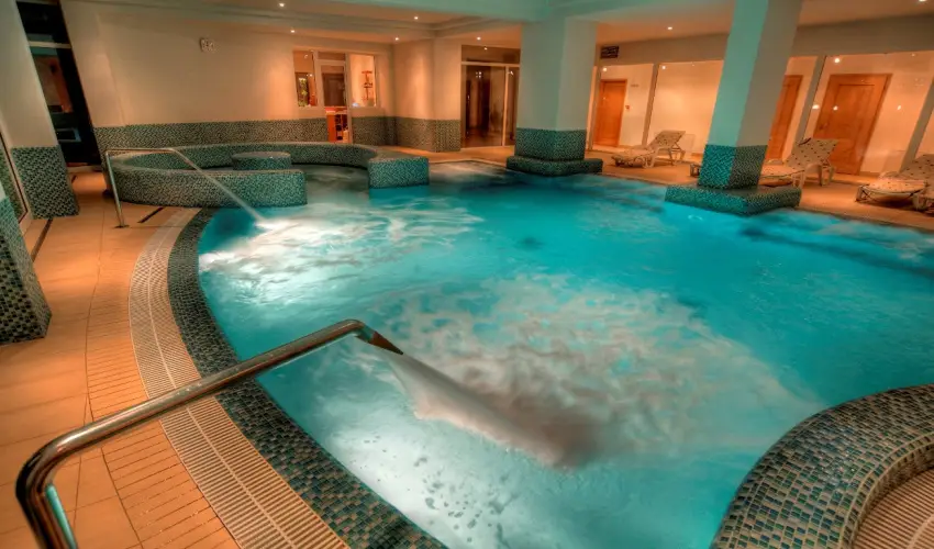 Kt Korona Konferencia & Wellness Hotel Balatonszrsz - Csaldi karcsony s nnepek Kztt (min. 3 j)