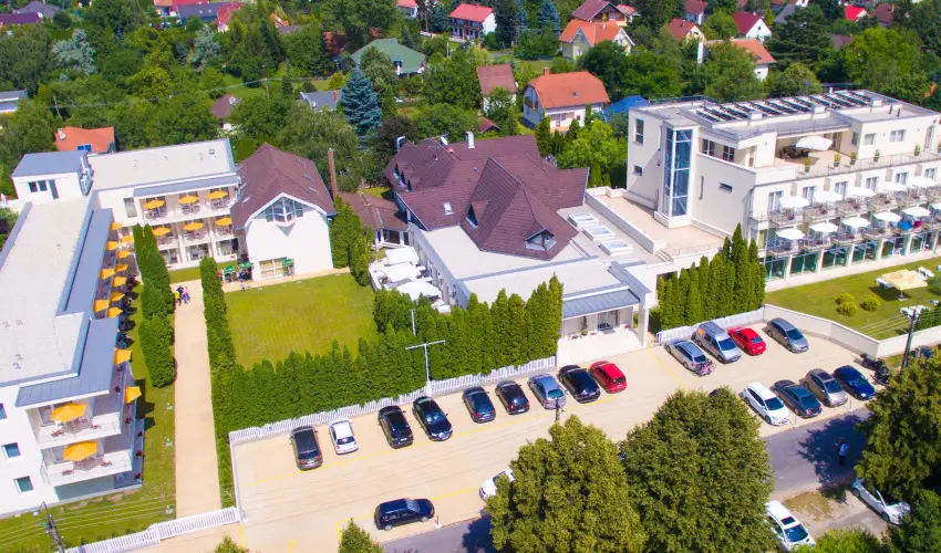 Kt Korona Konferencia & Wellness Hotel Balatonszrsz - Csaldi karcsony s nnepek Kztt (min. 3 j)
