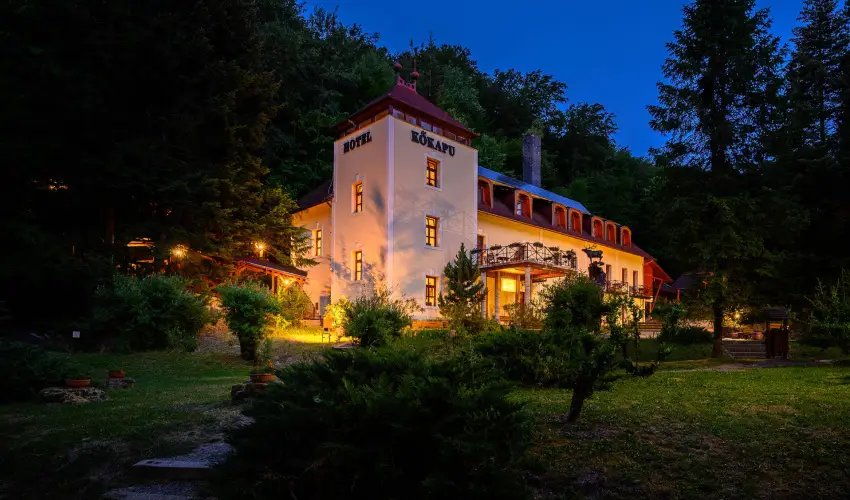 Kőkapu Vadászkastély és Hotel & Apartments Nagyhuta - Karácsony (min. 2 éj)