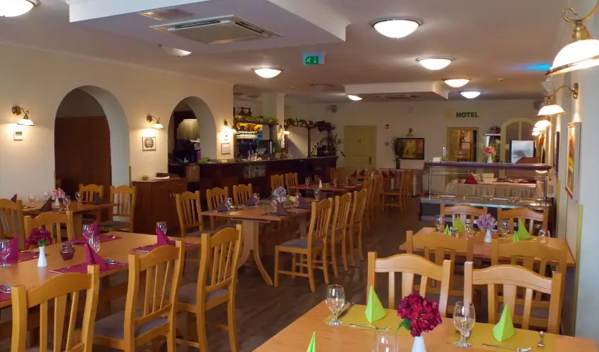 Land-Plan Hotel & Restaurant Tltstava - Karcsony 