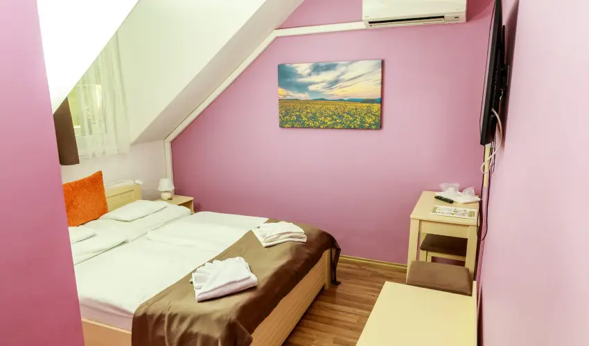 Land-Plan Hotel & Restaurant Tltstava - Karcsony 