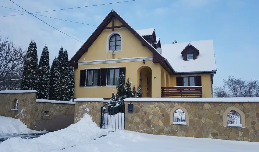 M�rk�i Vend�gh�z - kapu a Bakonyra M�rk� - Kar�csony (min. 2 �j)