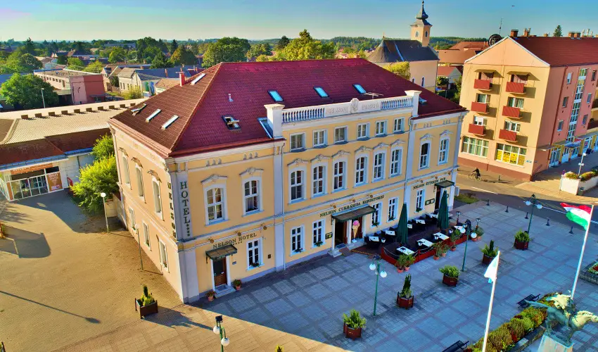 Nelson Hotel Hajd�szoboszl� - Kar�csony (min. 2 �j)