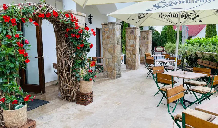 reg Halsz tterem s Fogad Tt - Karcsony