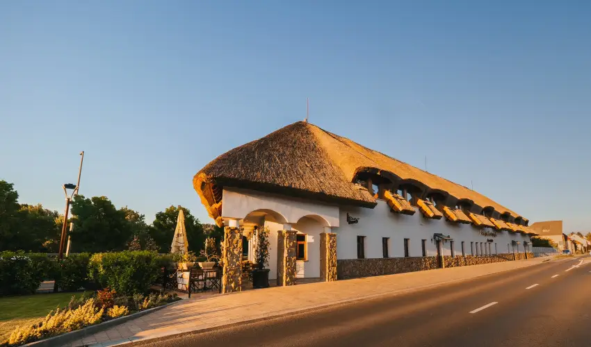 reg Halsz tterem s Fogad Tt - Karcsony