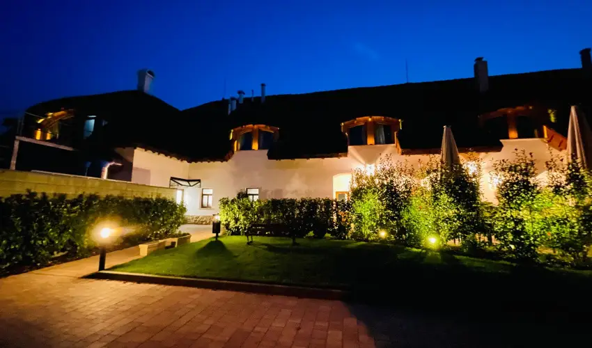 reg Halsz tterem s Fogad Tt - Karcsony