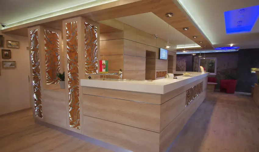 Hotel Vad�szk�rt Sz�kesfeh�rv�r - Kar�csony