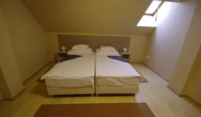 Hotel Vad�szk�rt Sz�kesfeh�rv�r