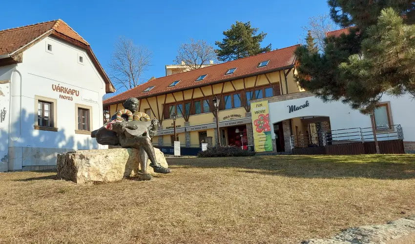 Pitypang Apartman Eger - Karcsony (min. 2 j)