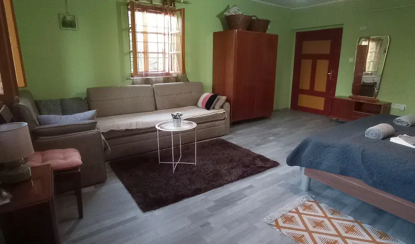 Pni Kuck Vendghz s Minifarm  Hosszvlgy - Karcsony