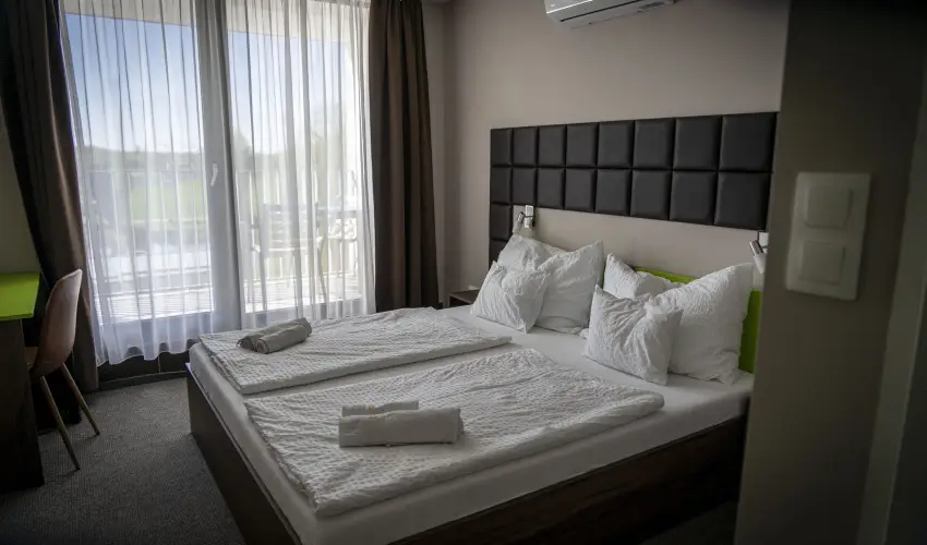 Port tterem & Panzi Balatonmriafrd - Karcsony (min. 2 j)