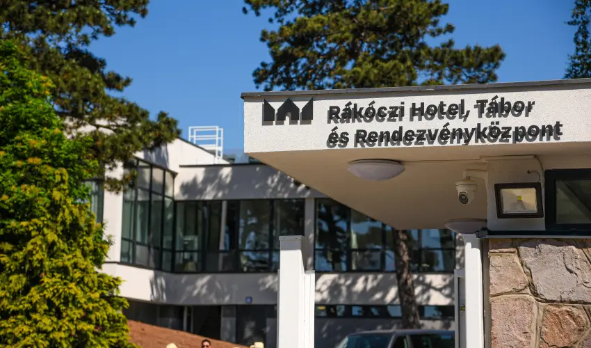 Rkczi Hotel, Tbor s Rendezvnykzpont Storaljajhely - Karcsony