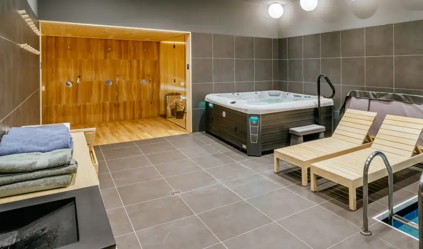 Rkczi Hotel, Tbor s Rendezvnykzpont Storaljajhely - Karcsony