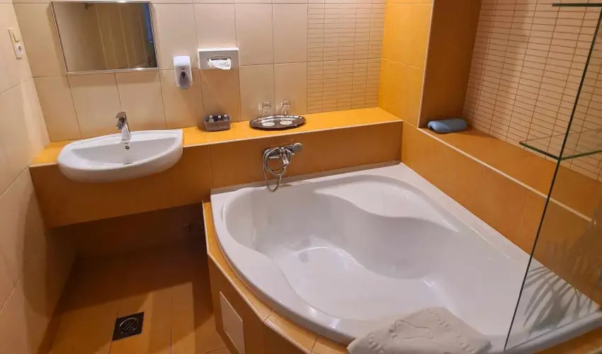 Salg Hotel Salgtarjn-Eresztvny - Karcsony (min. 2 j)