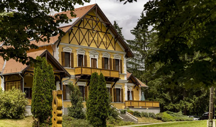 Sasr�ti Vad�szkast�ly Almamell�k - Kar�csony