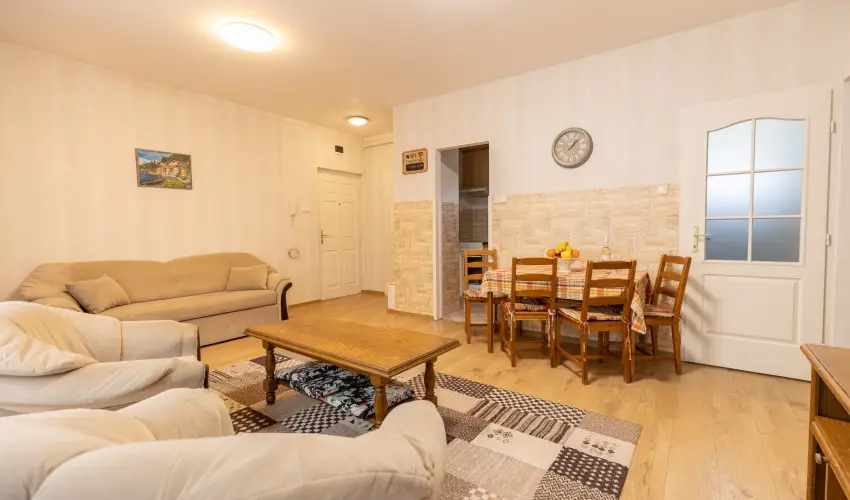 Skorpi Lak3 Hajdszoboszl - Karcsony (min. 3 j)