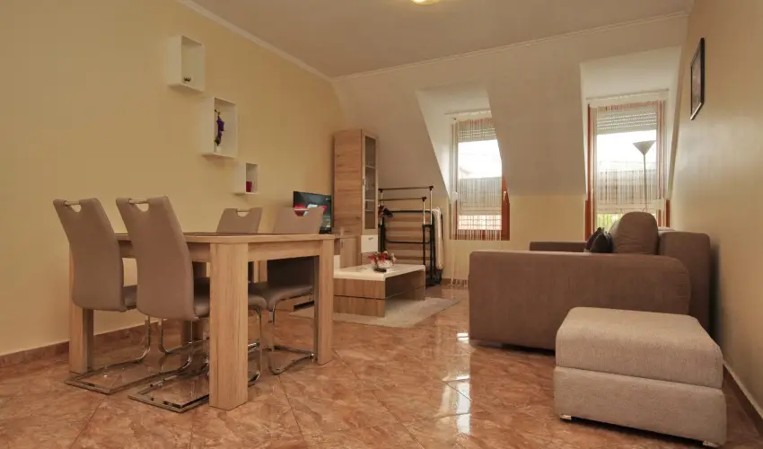 Szamcs Apartman Gyula - Karcsony (min. 2 j)