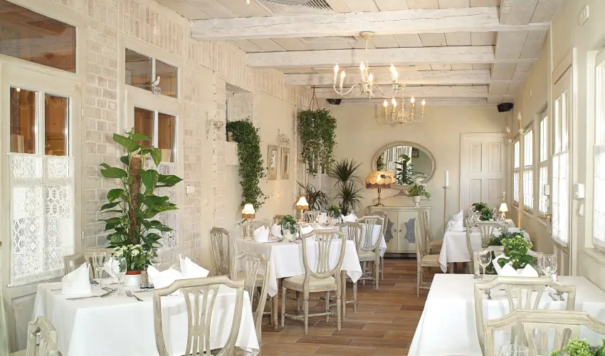 Szrcsa Hotel Szkesfehrvr - Karcsony