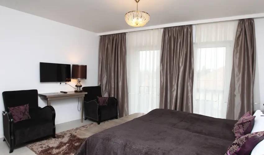 Szrcsa Hotel Szkesfehrvr - Karcsony