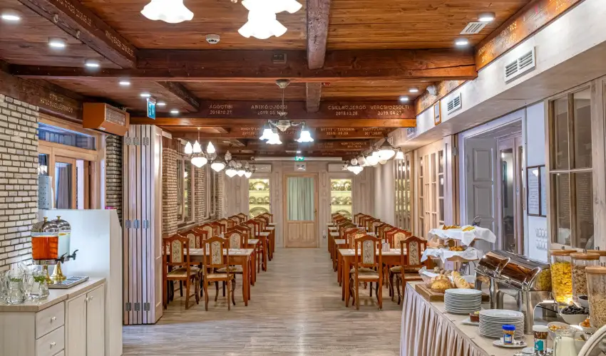 Sz�rcsa Hotel Sz�kesfeh�rv�r - Kar�csony