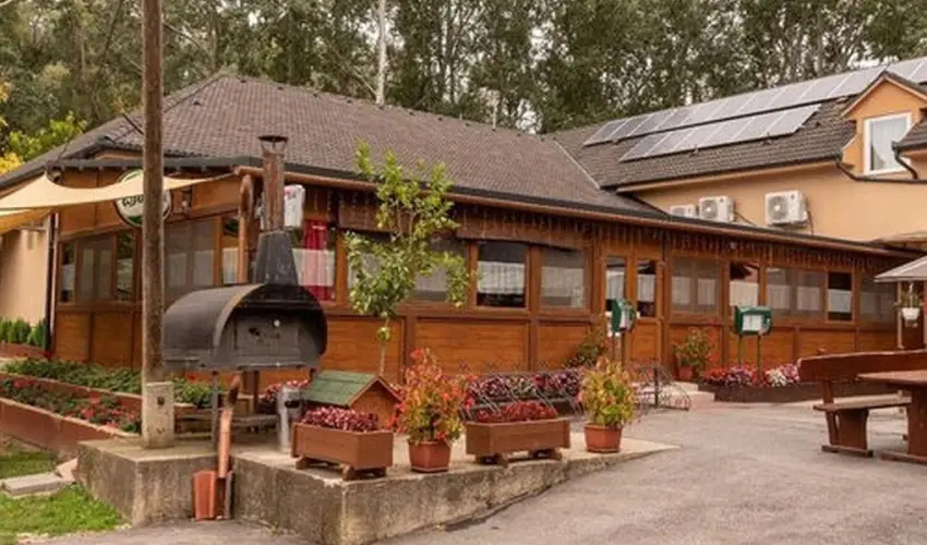 Tiszacsegei Halszcsrda s Panzi  Tiszacsege - Karcsony